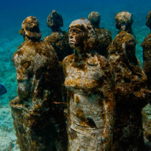 esculturas museo subacuatico cancun musa 300x300