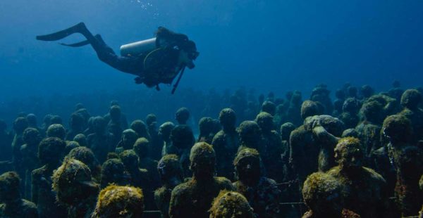 silent evolution jason decaires taylor underwater sculptures musa diving 600x310